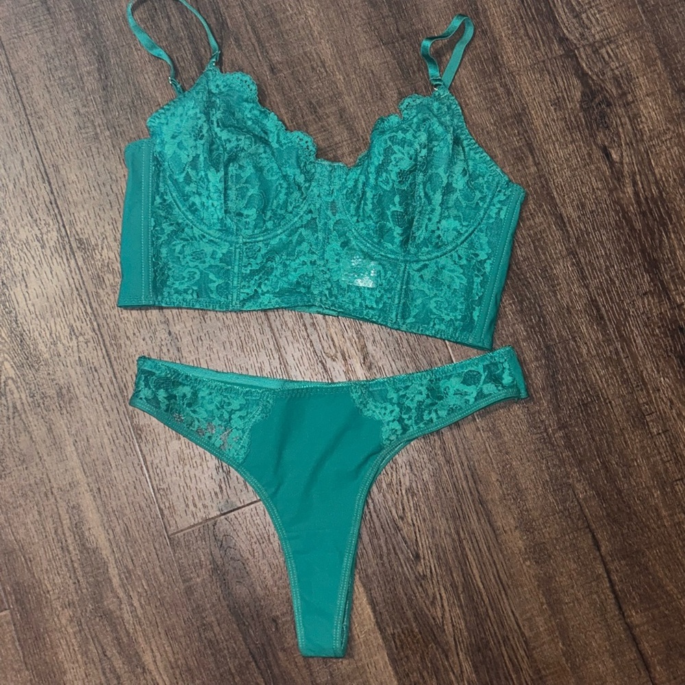 Green lingerie set